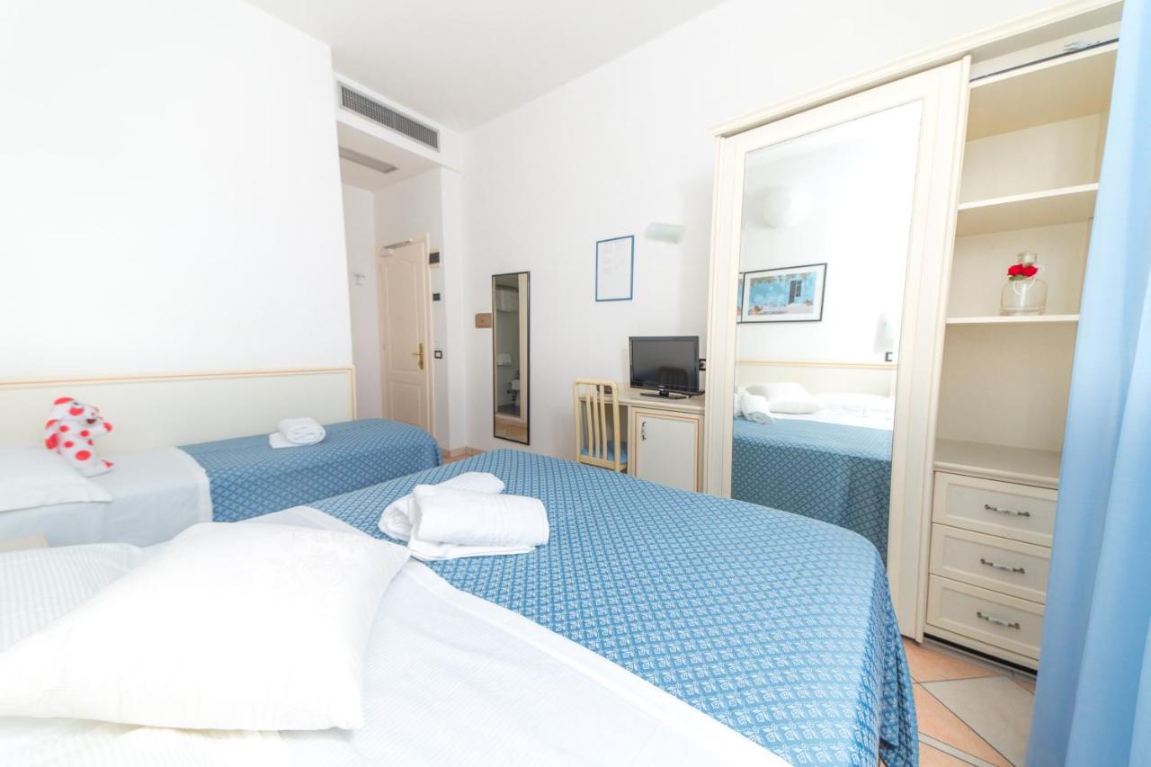 Hotel Elite Cattolica Luaran gambar