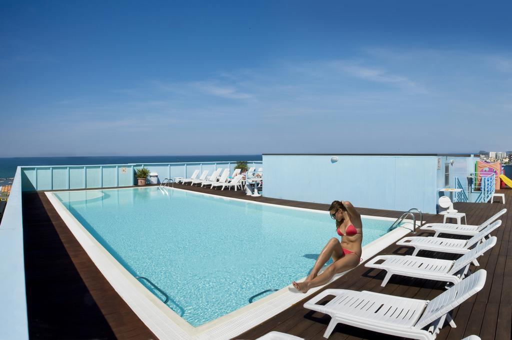 Hotel Elite Cattolica Luaran gambar