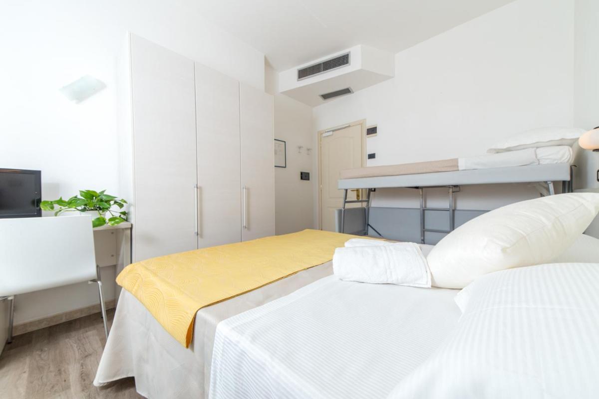 Hotel Elite Cattolica Luaran gambar