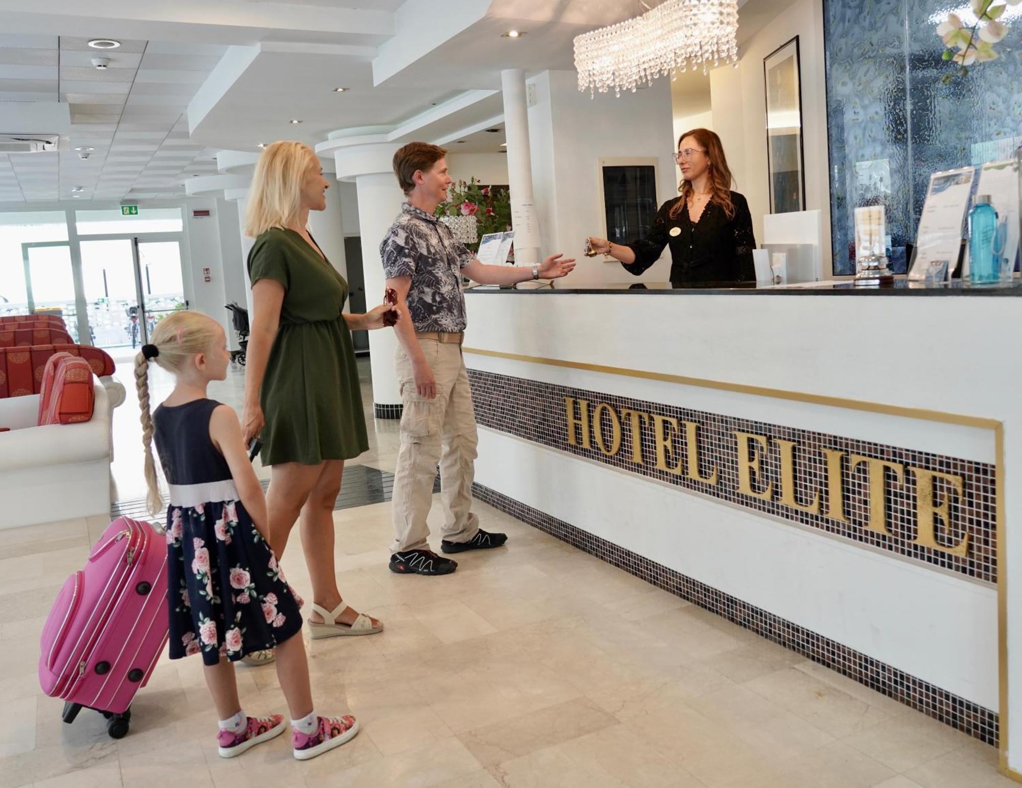 Hotel Elite Cattolica Luaran gambar