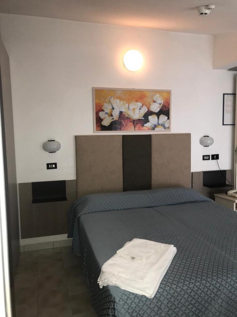 Hotel Elite Cattolica Luaran gambar
