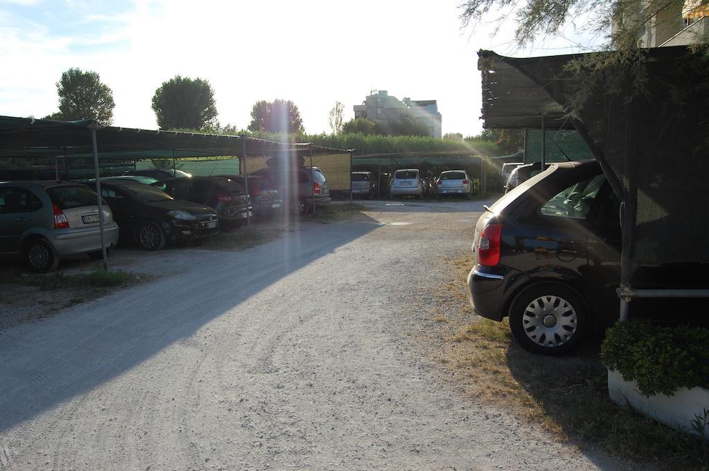 Hotel Elite Cattolica Luaran gambar