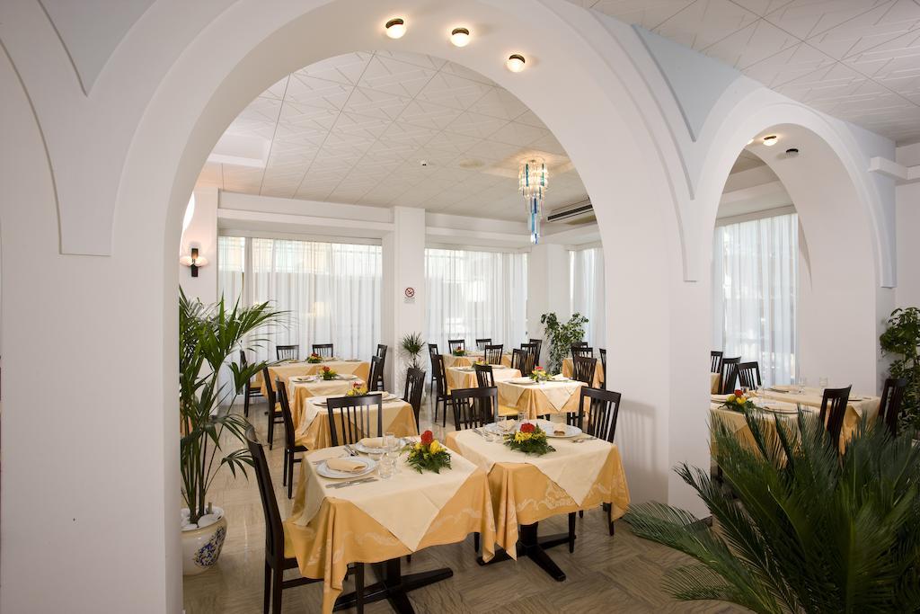 Hotel Elite Cattolica Luaran gambar