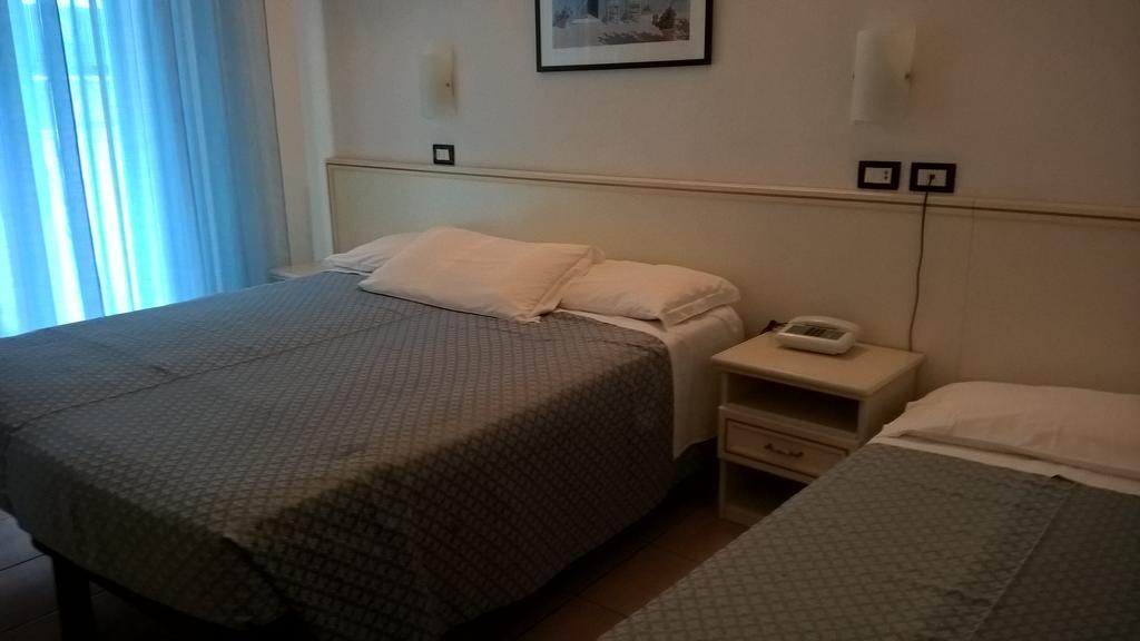 Hotel Elite Cattolica Luaran gambar